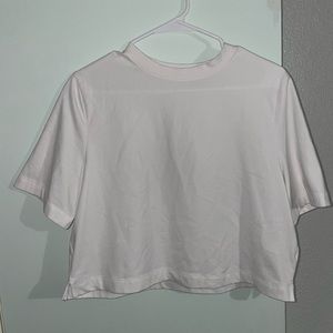 Cropped white tshirt